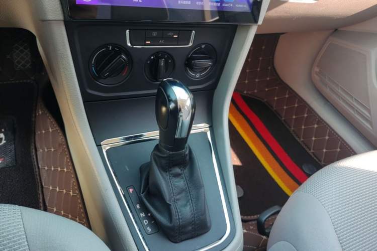 Used Volkswagen Bora 2016 1.6L Automatic Fashion Model Gear Lever