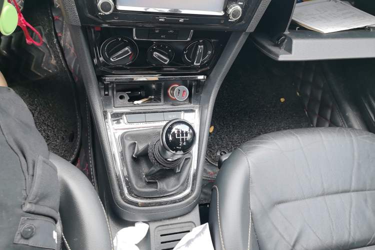 Used Volkswagen Bora 2016 1.6L Manual Comfort Model Gear Lever