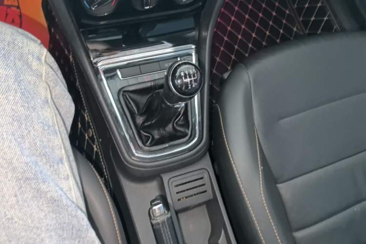 Used Volkswagen Bora 2016 1.6L Manual Comfort Model Gear Lever