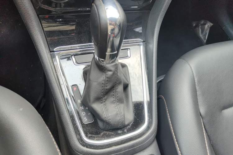Used Volkswagen Bora 2016 1.6L Automatic Comfort Model Gear Lever
