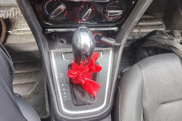 Used Volkswagen Bora 2016 1.6L Automatic Comfort Model Gear Lever
