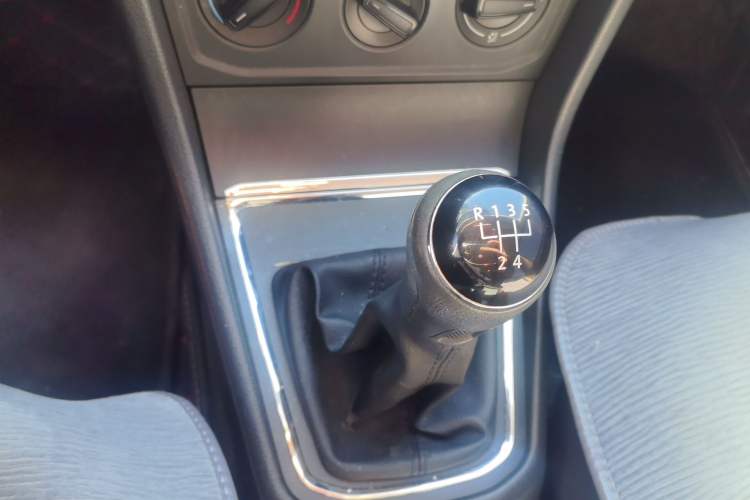 Used Volkswagen Bora 2016 1.6L Manual Fashion Edition Gear Lever