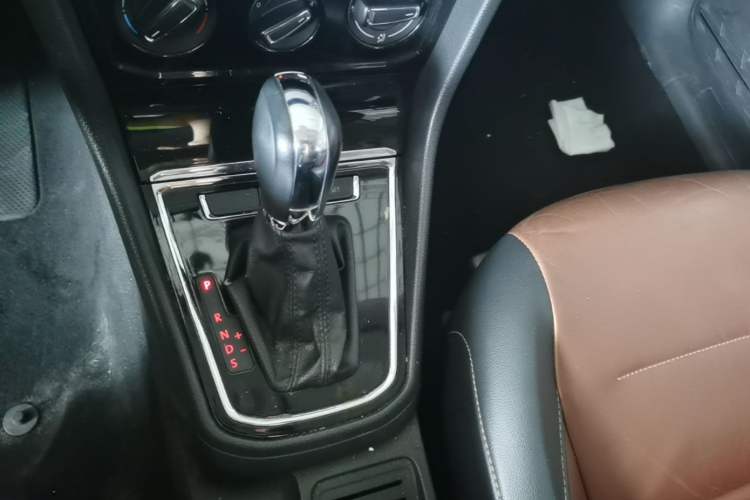 Used Volkswagen Bora 2016 1.6L Automatic Comfort Model Gear Lever
