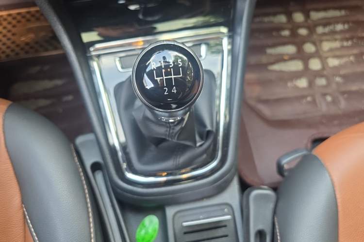 Used Volkswagen Bora 2016 1.6L Manual Comfort Model Gear Lever