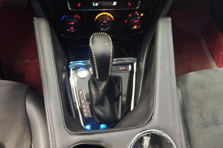 Used Volkswagen Bora 2016 1.6L Automatic Luxury Model Gear Lever