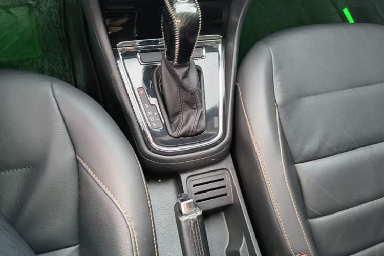 Used Volkswagen Bora 2016 1.6L Automatic Comfort Model Gear Lever