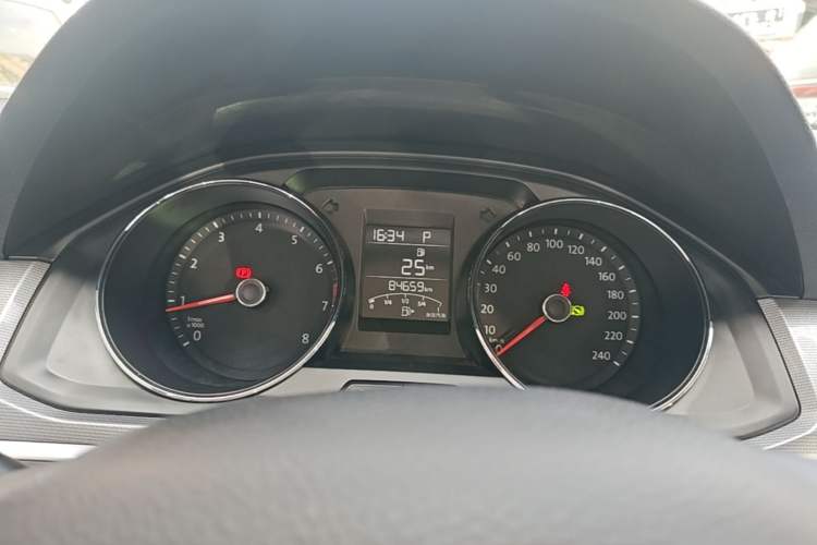 Used Volkswagen Bora 2016 1.6L Automatic Fashion Model Instrument Cluster