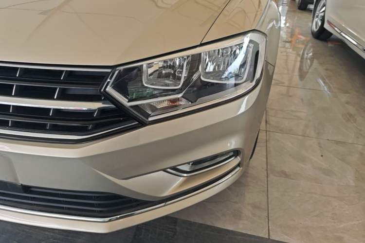 Used Volkswagen Bora 2016 230TSI DSG Comfort Model Left Front Headlight