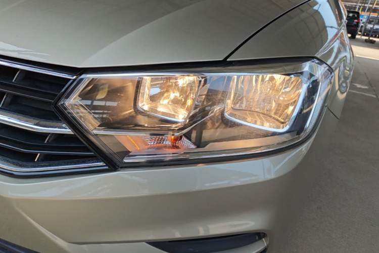 Used Volkswagen Bora 2016 1.6L Automatic Fashion Model Left Front Headlight