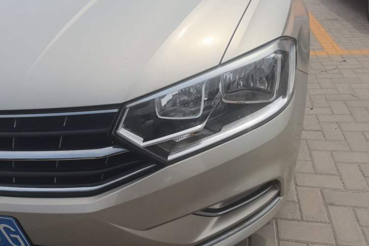 Used Volkswagen Bora 2016 1.6L Manual Comfort Model Left Front Headlight