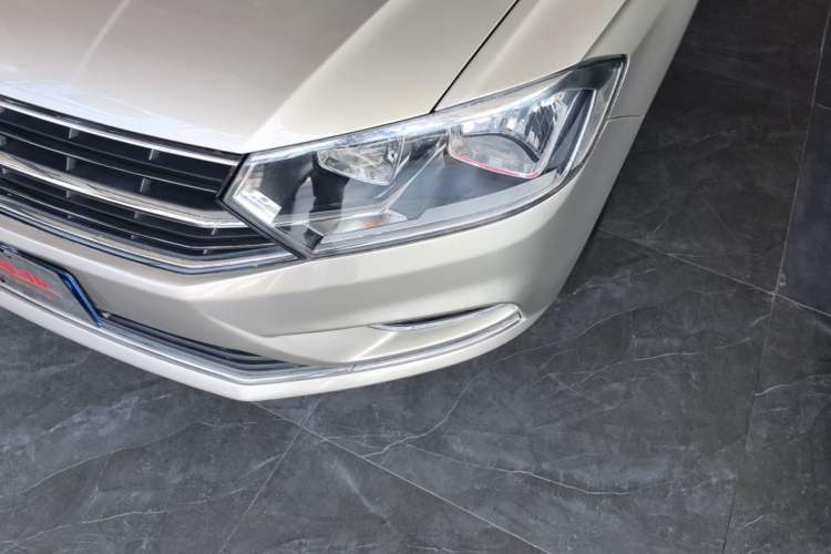 Used Volkswagen Bora 2016 1.6L Manual Comfort Model Left Front Headlight