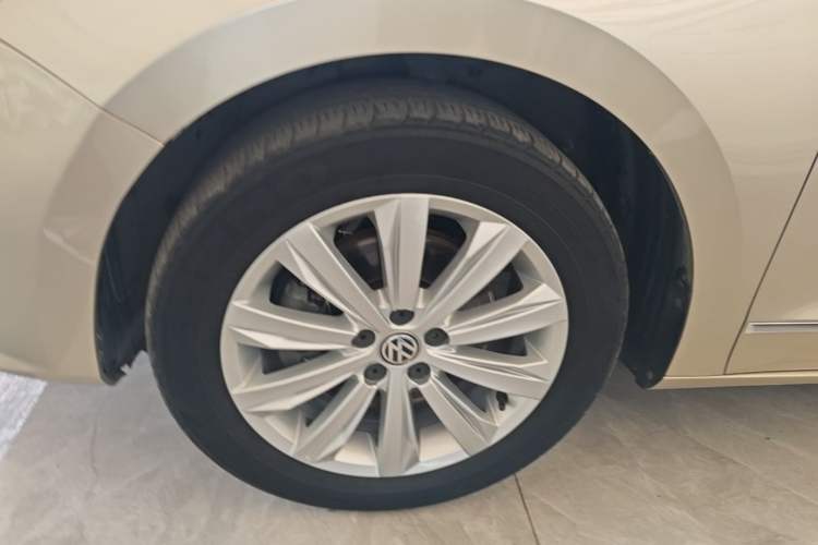 Used Volkswagen Bora 2016 230TSI DSG Comfort Model Left Front Wheel Hub