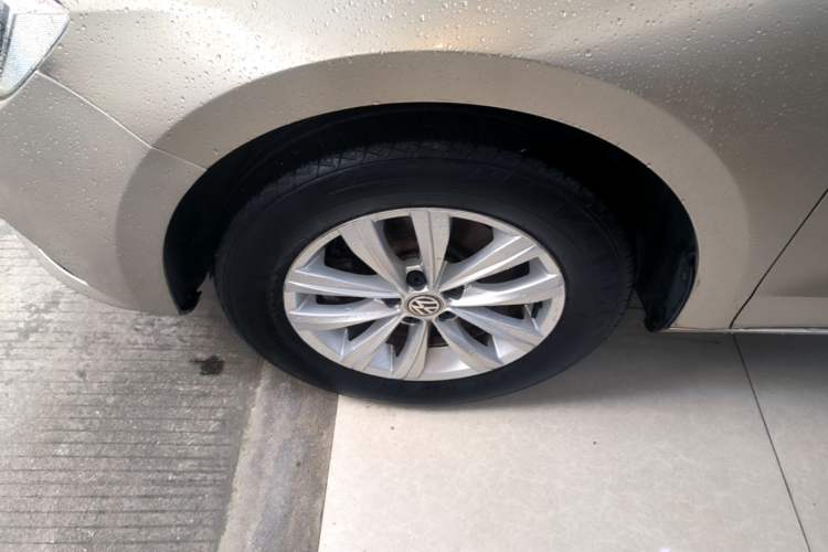 Used Volkswagen Bora 2016 1.6L Automatic Fashion Model Left Front Wheel Hub