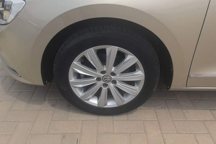 Used Volkswagen Bora 2016 1.6L Manual Comfort Model Left Front Wheel Hub