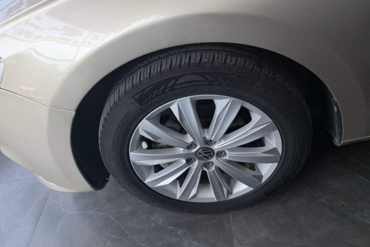 Used Volkswagen Bora 2016 1.6L Manual Comfort Model Left Front Wheel Hub