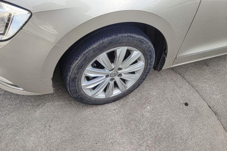 Used Volkswagen Bora 2016 1.6L Automatic Comfort Model Left Front Wheel Hub