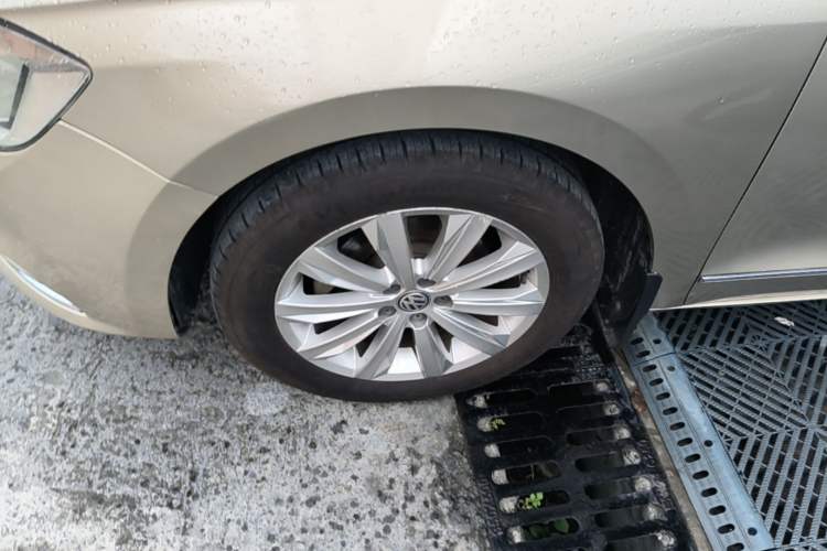 Used Volkswagen Bora 2016 1.6L Automatic Comfort Model Left Front Wheel Hub