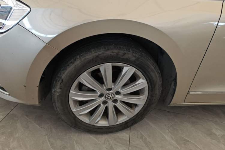 Used Volkswagen Bora 2016 1.6L Automatic Comfort Model Left Front Wheel Hub