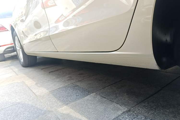 Used Volkswagen Bora 2016 1.6L Automatic Fashion Model Left Side Sill