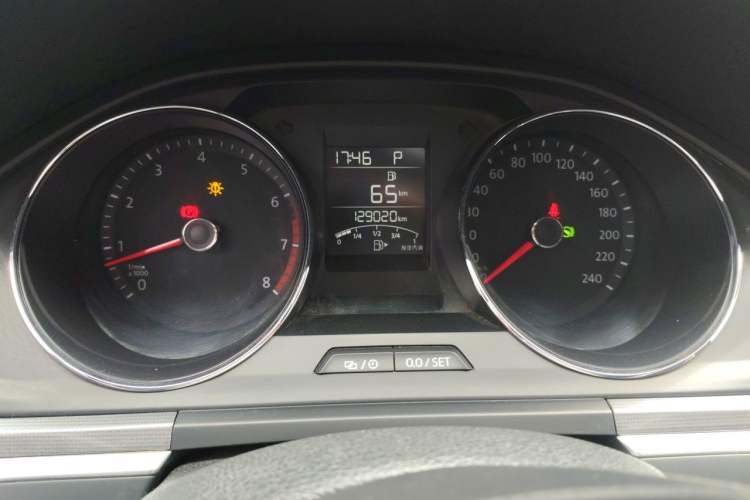 Used Volkswagen Bora 2016 1.6L Automatic Fashion Model Odometer Close Up