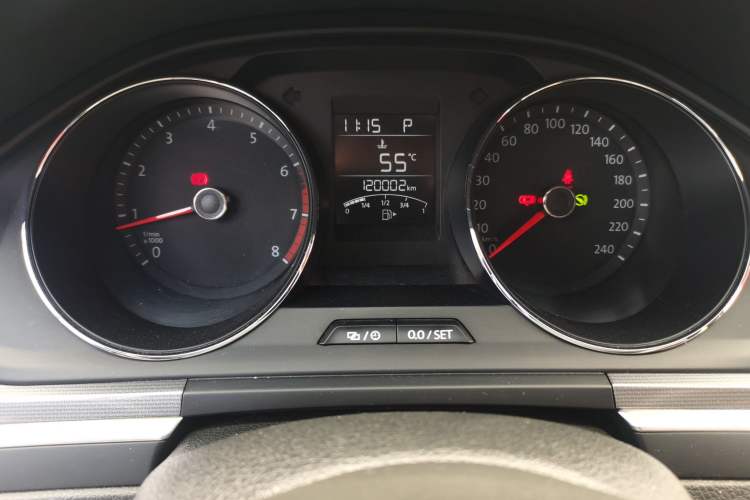 Used Volkswagen Bora 2016 1.6L Automatic Fashion Model Odometer Close Up