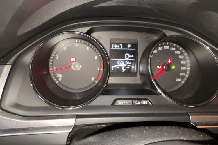 Used Volkswagen Bora 2016 1.6L Automatic Fashion Model Odometer Close Up