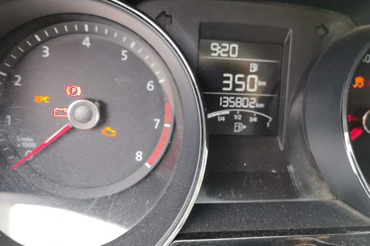 Used Volkswagen Bora 2016 1.6L Manual Comfort Model Odometer Close Up