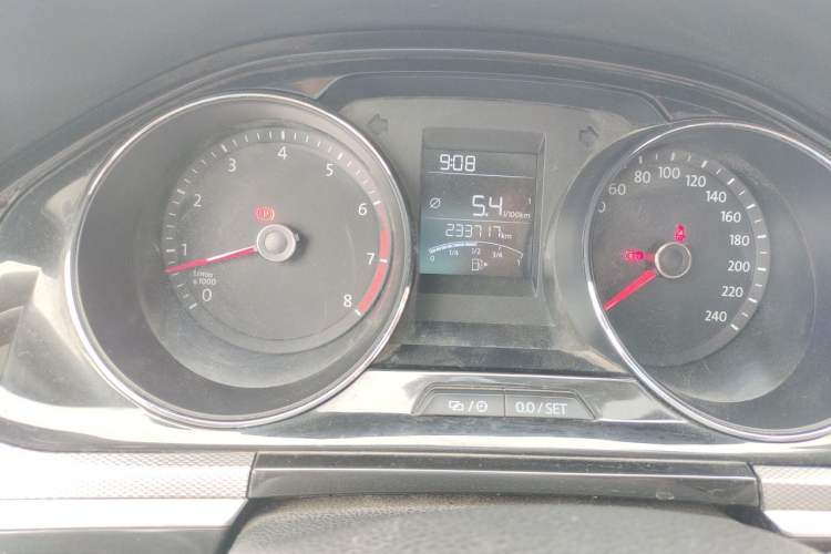 Used Volkswagen Bora 2016 1.6L Manual Comfort Model Odometer Close Up