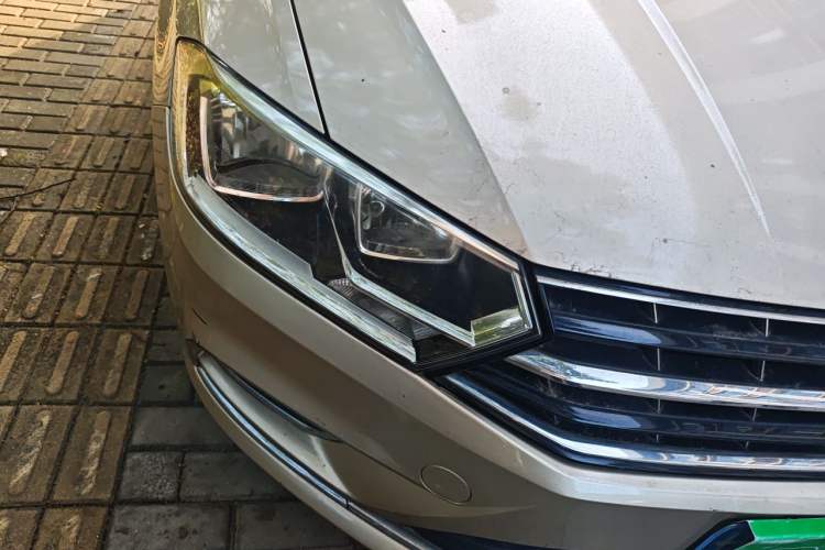 Used Volkswagen Bora 2016 1.6L Manual Comfort Model Right Front Headlight