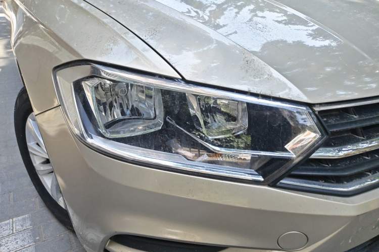 Used Volkswagen Bora 2016 1.6L Automatic Fashion Model Right Front Headlight