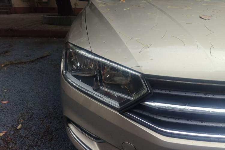 Used Volkswagen Bora 2016 1.6L Manual Comfort Model Right Front Headlight