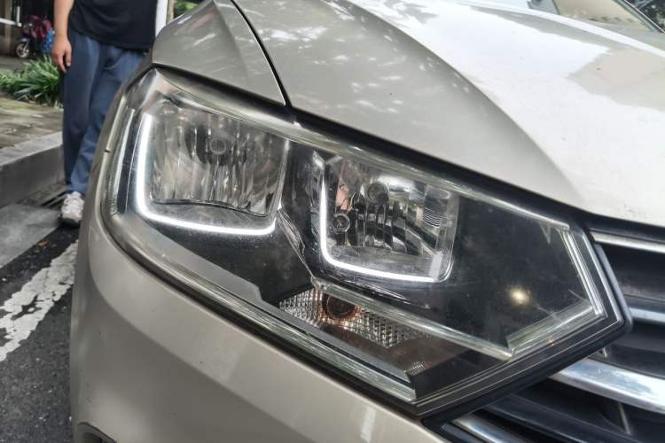 Used Volkswagen Bora 2016 1.6L Manual Comfort Model Right Front Headlight