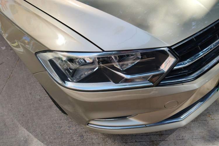 Used Volkswagen Bora 2016 1.6L Automatic Comfort Model Right Front Headlight