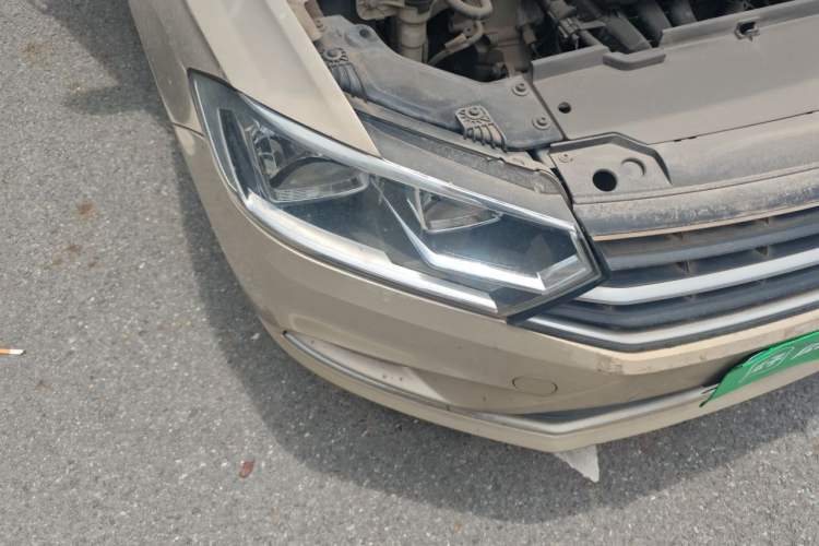 Used Volkswagen Bora 2016 1.6L Automatic Comfort Model Right Front Headlight