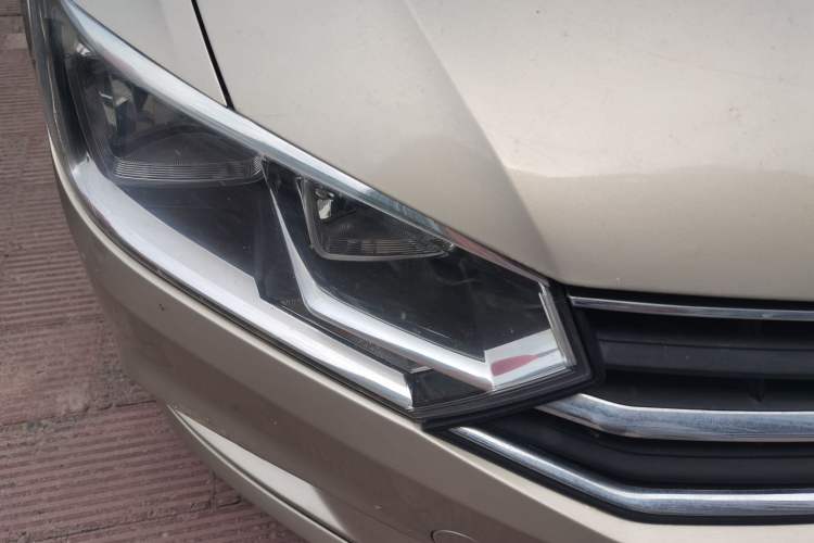 Used Volkswagen Bora 2016 1.6L Automatic Fashion Model Right Front Headlight