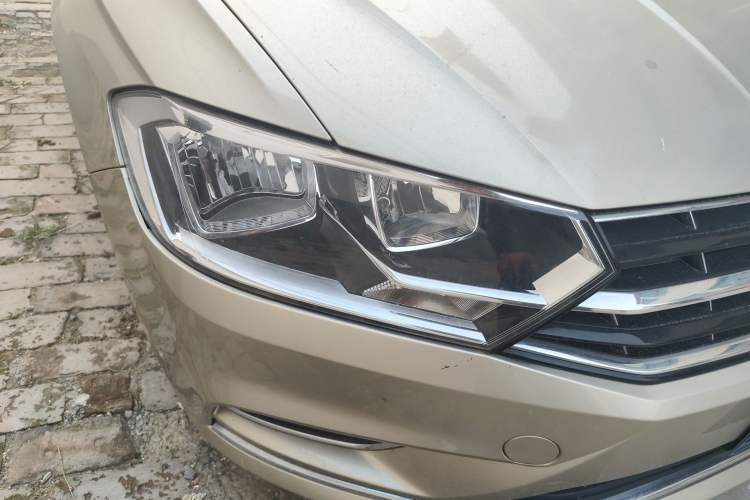 Used Volkswagen Bora 2016 1.6L Manual Comfort Model Right Front Headlight