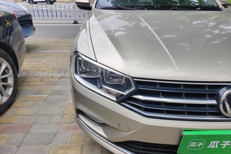 Used Volkswagen Bora 2016 1.6L Manual Comfort Model Right Front Headlight
