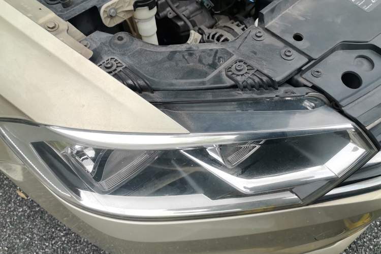 Used Volkswagen Bora 2016 1.6L Manual Comfort Model Right Front Headlight