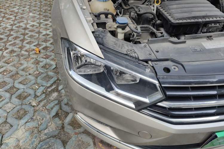 Used Volkswagen Bora 2016 1.6L Automatic Comfort Model Right Front Headlight