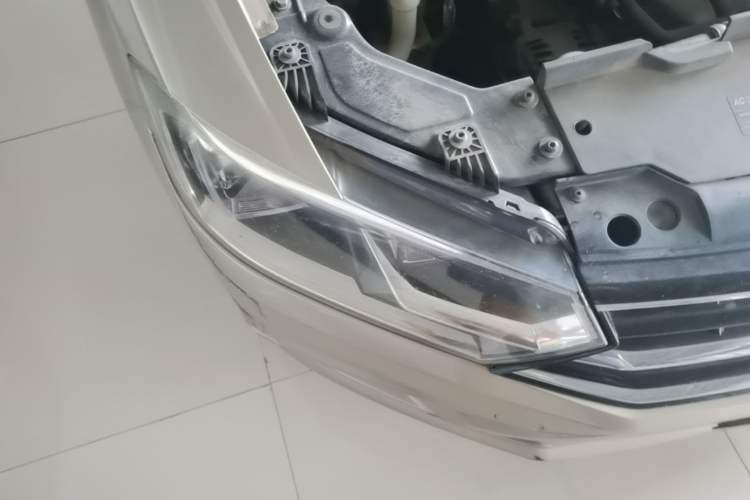 Used Volkswagen Bora 2016 1.6L Automatic Comfort Model Right Front Headlight