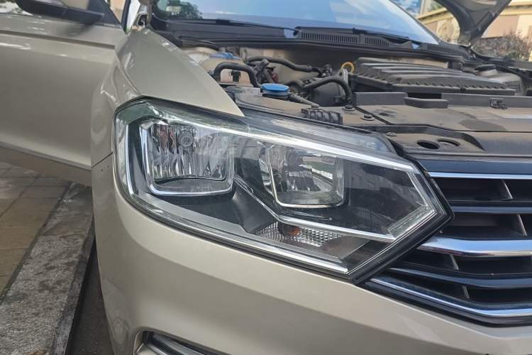 Used Volkswagen Bora 2016 1.6L Manual Comfort Model Right Front Headlight