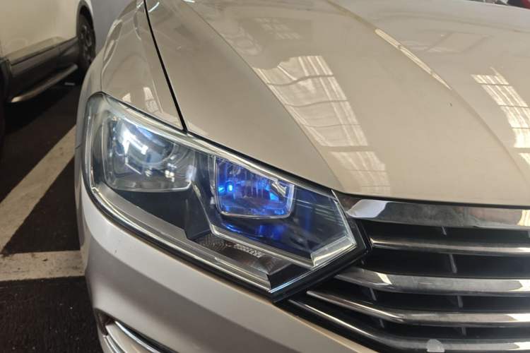 Used Volkswagen Bora 2016 1.6L Automatic Luxury Model Right Front Headlight