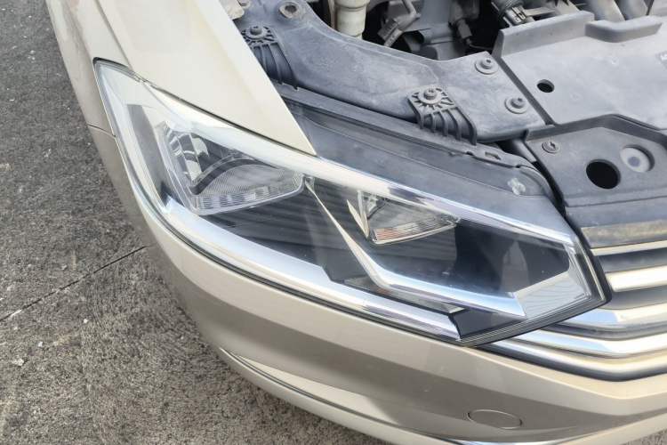 Used Volkswagen Bora 2016 1.6L Manual Comfort Model Right Front Headlight