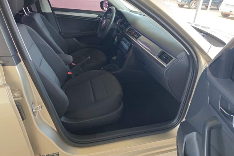 Used Volkswagen Bora 2016 1.6L Automatic Fashion Model Right Front Seat
