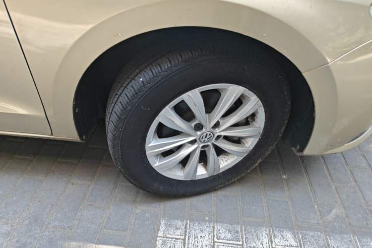 Used Volkswagen Bora 2016 1.6L Automatic Fashion Model Right Front Wheel Hub