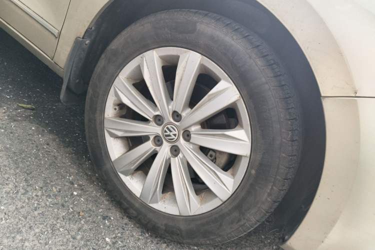 Used Volkswagen Bora 2016 1.6L Manual Comfort Model Right Front Wheel Hub