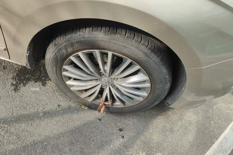 Used Volkswagen Bora 2016 1.6L Automatic Luxury Model Right Front Wheel Hub