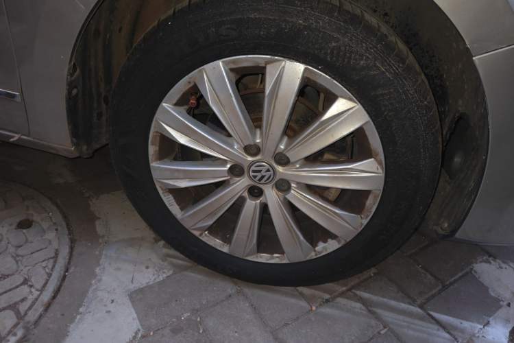 Used Volkswagen Bora 2016 1.6L Manual Comfort Model Right Front Wheel Hub