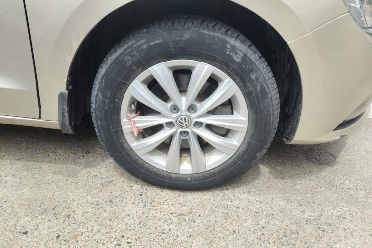 Used Volkswagen Bora 2016 1.6L Automatic Fashion Model Right Front Wheel Hub