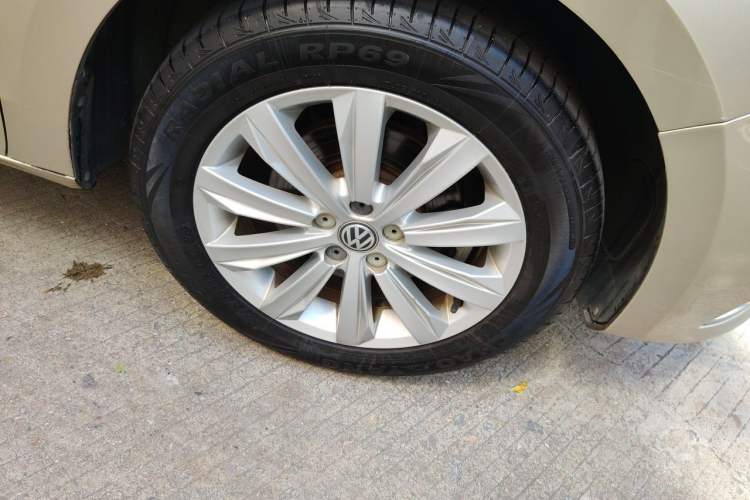 Used Volkswagen Bora 2016 1.6L Automatic Comfort Model Right Front Wheel Hub
